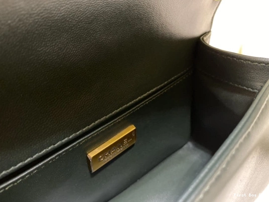 First Bag Ru BOY BAG CHANEL 20CM 0714
